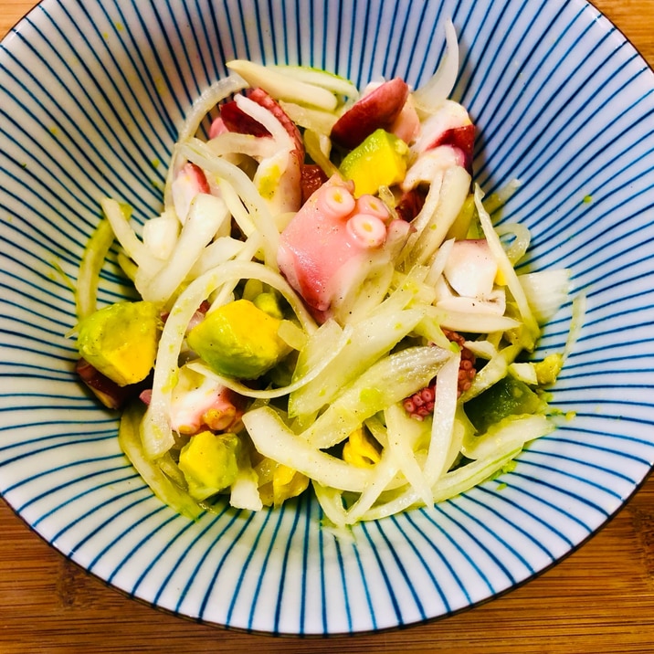 タコとアボカドと玉ねぎの酢の物
